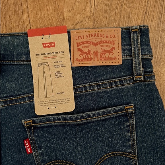 NWT Levi’s 318 Wide Leg Jeans - Picture 11 of 15